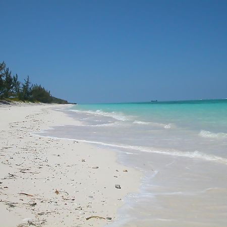 Hollywood Beach Suites Turks And Caicos Whitby Bekvämligheter bild