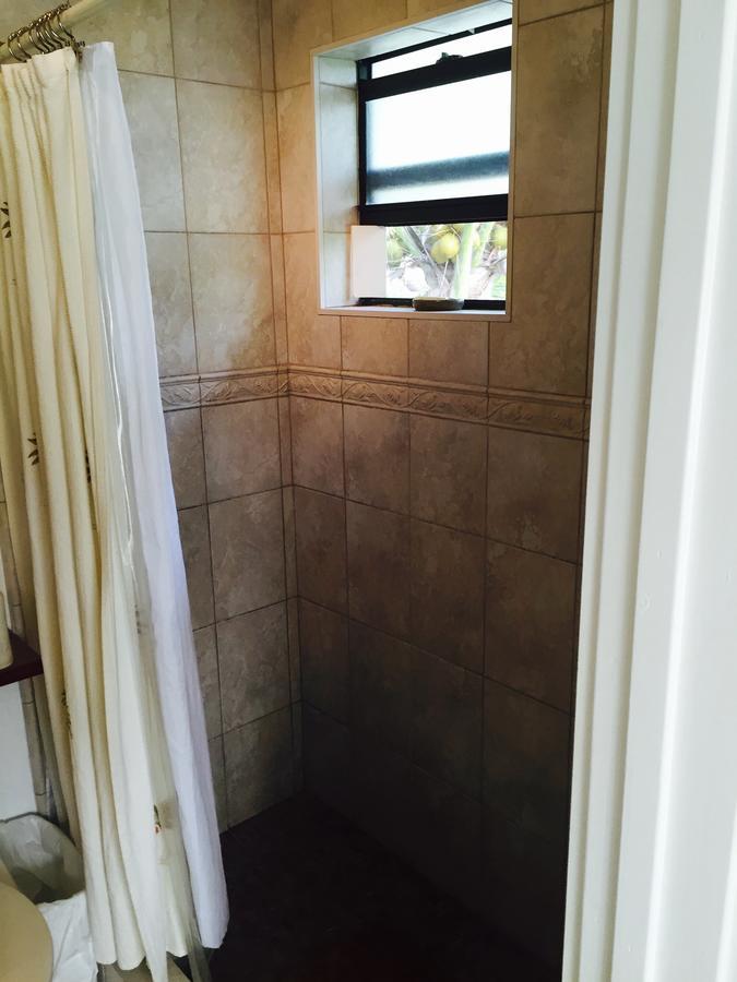 Hollywood Beach Suites Turks And Caicos Whitby Exteriör bild