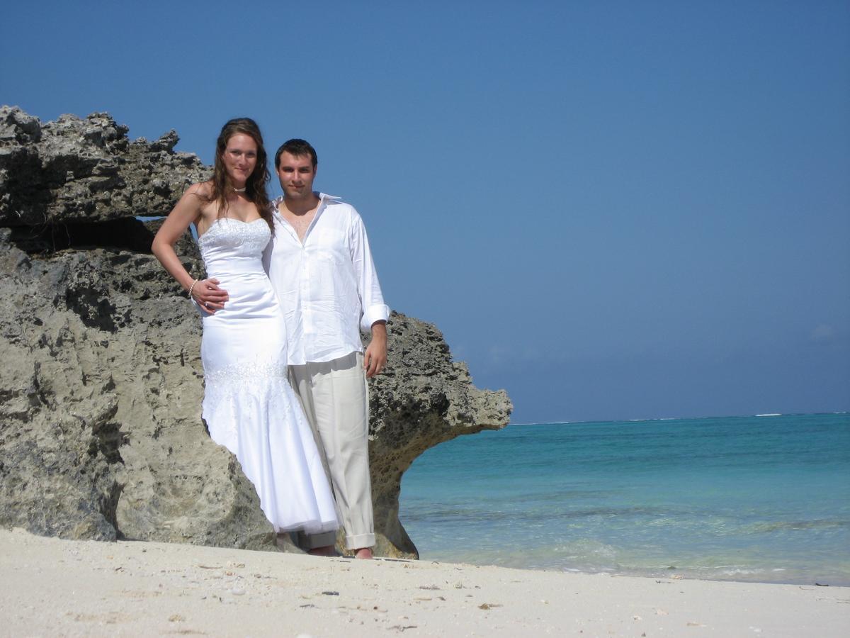 Hollywood Beach Suites Turks And Caicos Whitby Exteriör bild
