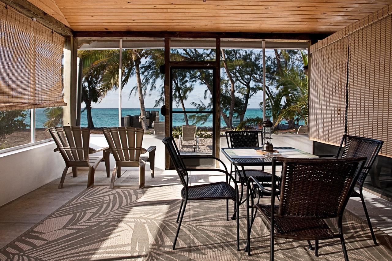 Hollywood Beach Suites Turks And Caicos Whitby Restaurang bild