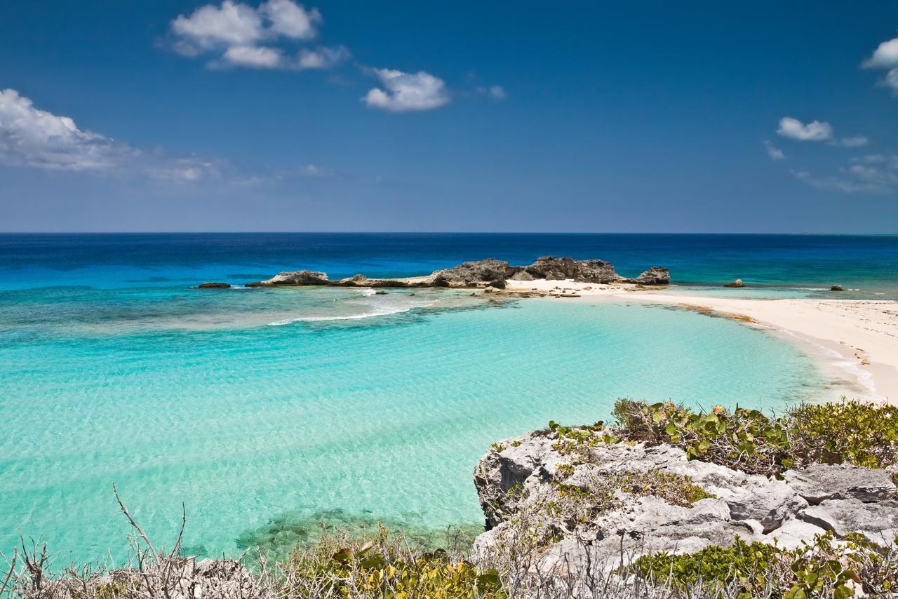 Hollywood Beach Suites Turks And Caicos Whitby Exteriör bild