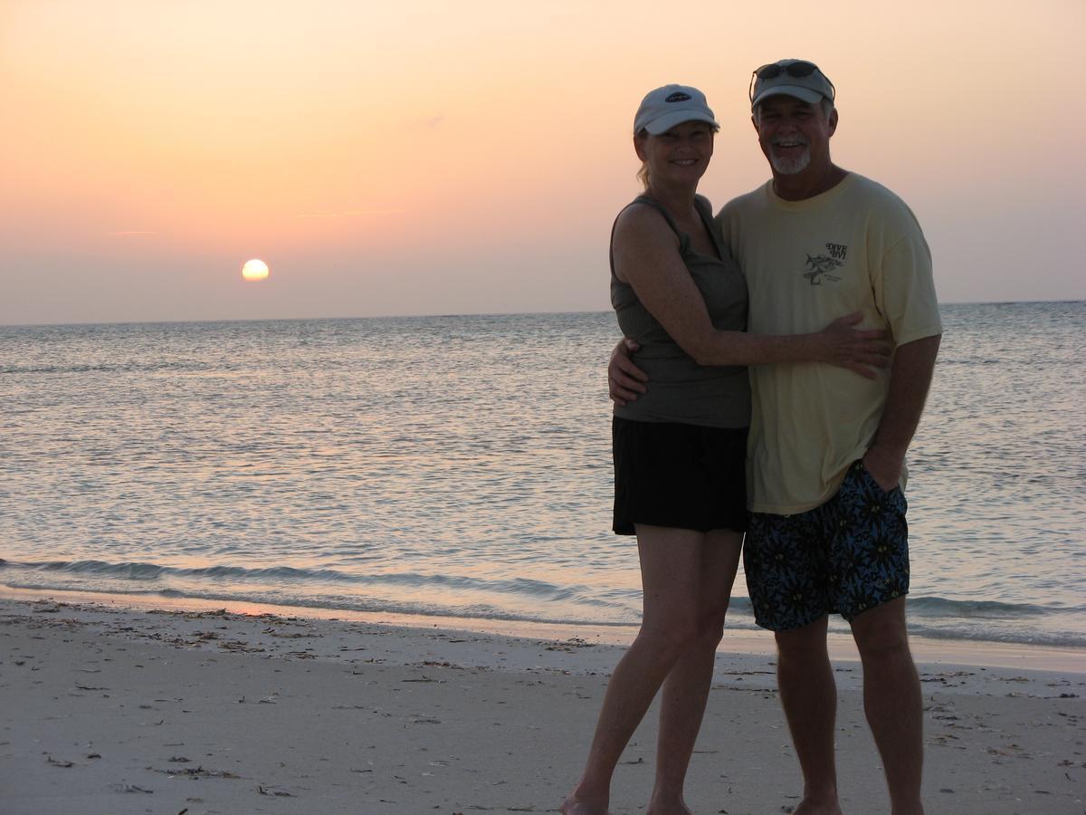 Hollywood Beach Suites Turks And Caicos Whitby Exteriör bild